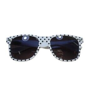 Wayfare Classic White Stitches Plastic Dark Lens Sunglasses NWT 73